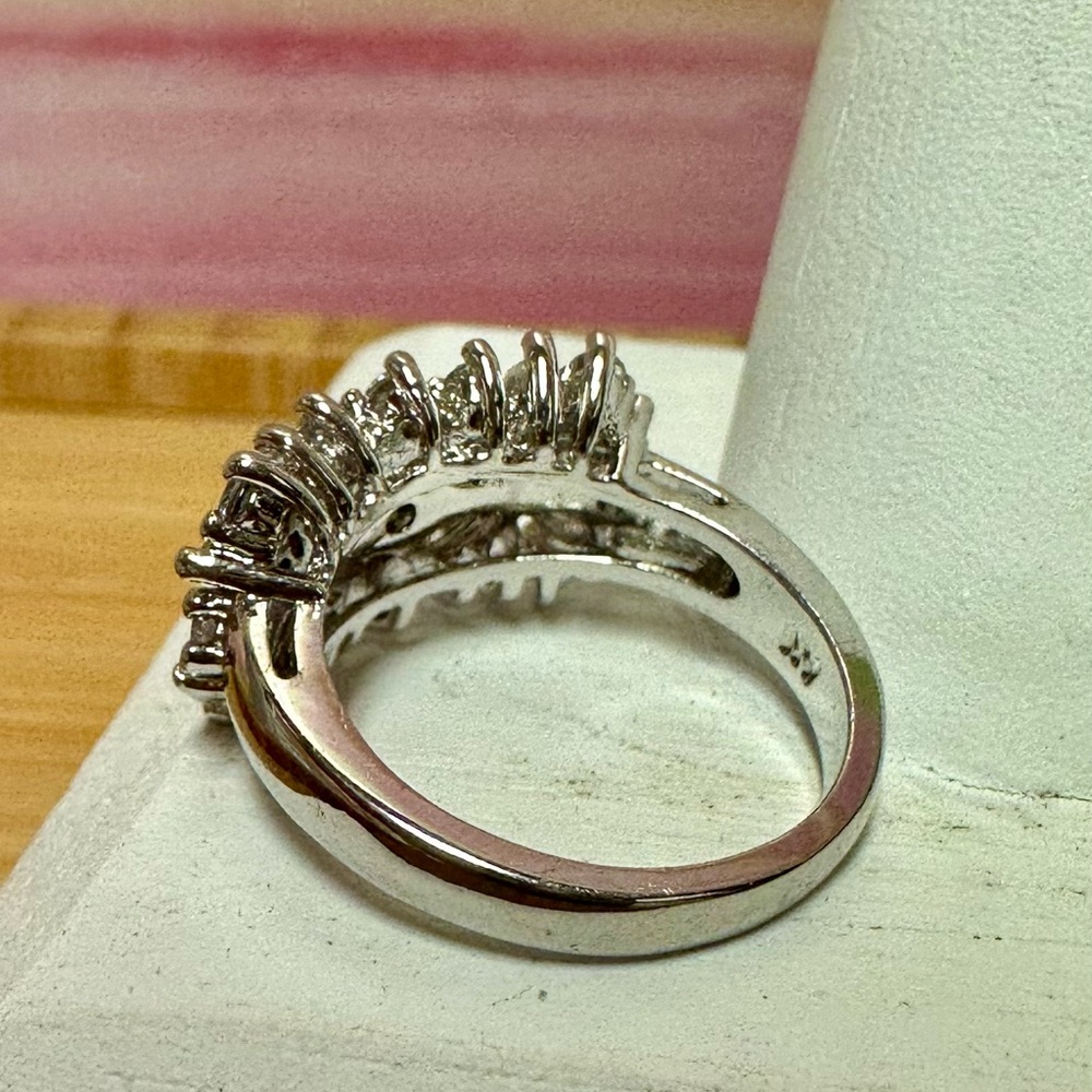 Crystal & rhinestone ring - Picture 4 of 5
